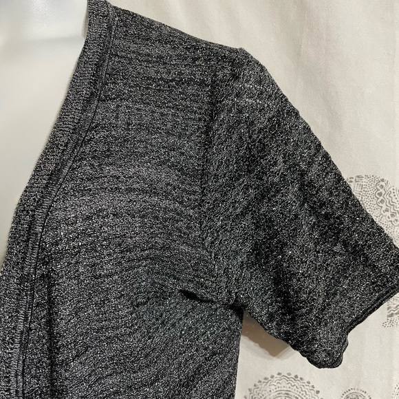 Women’s XL Signature by Robbie Bee gray knit short sleeve cardigan w silver thre - Picture 3 of 9